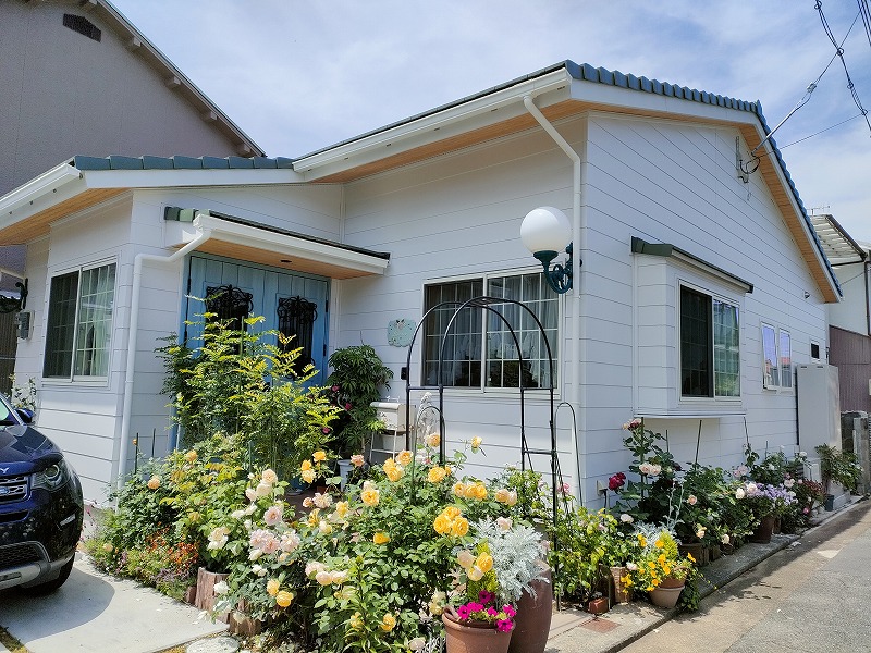 【ブログ】屋根の端っこの木製のアレをきれいにする(破風の板金巻きリフォーム)